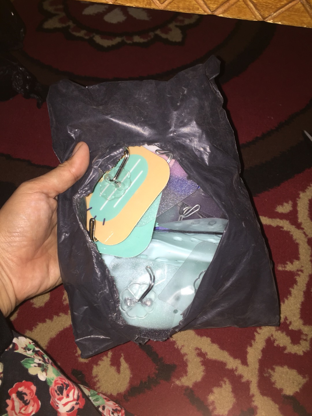 Gantungan Baju Tempel Hhook Motif Karater Serbaguna