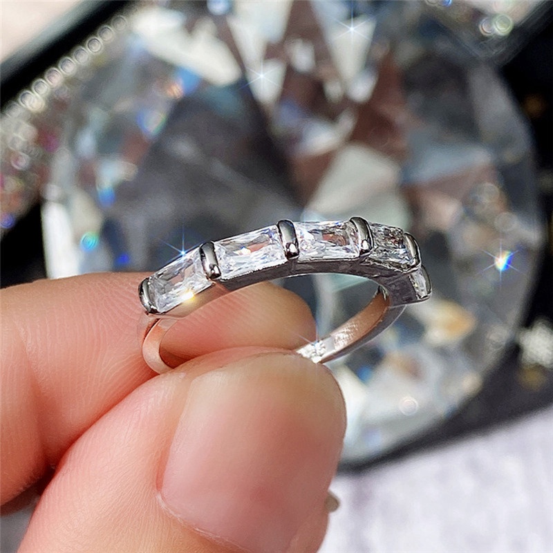 Cincin Jari Bentuk Persegi Geometris Bahan Cubic Zirconia Untuk Wanita