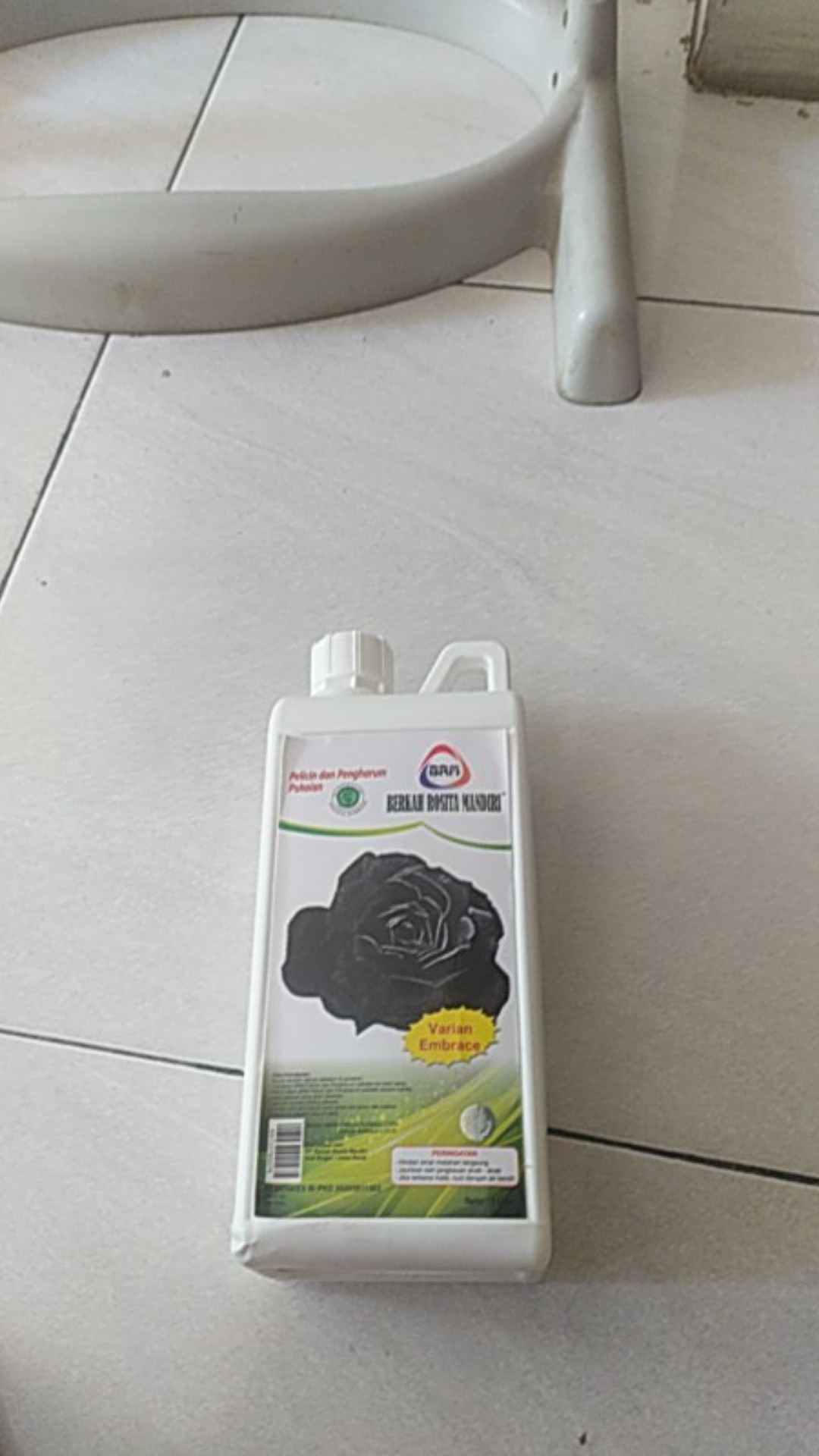 Pelicin Dan Pengharum Pewangi Pelembut Pakaian Baju Laundry Brm Jerigen 1 Liter