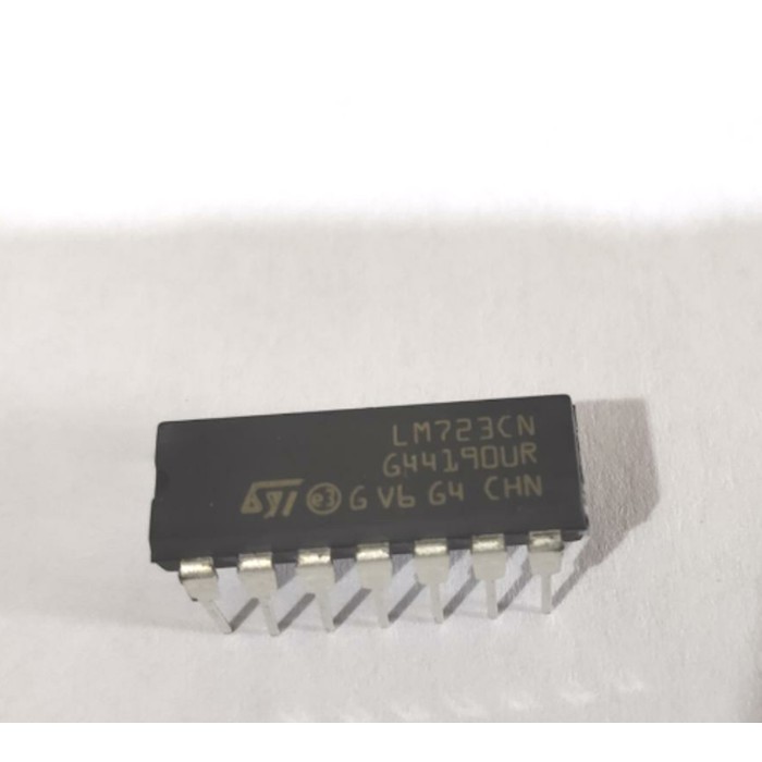 LM723CN IC Regulator ST Original Er~041