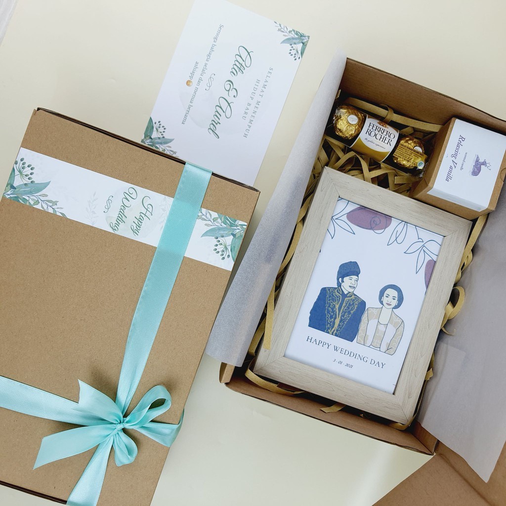 

Paket Kado /Premade Gift Box Ilustration + Frame + lilin Aromatic + Chocolate