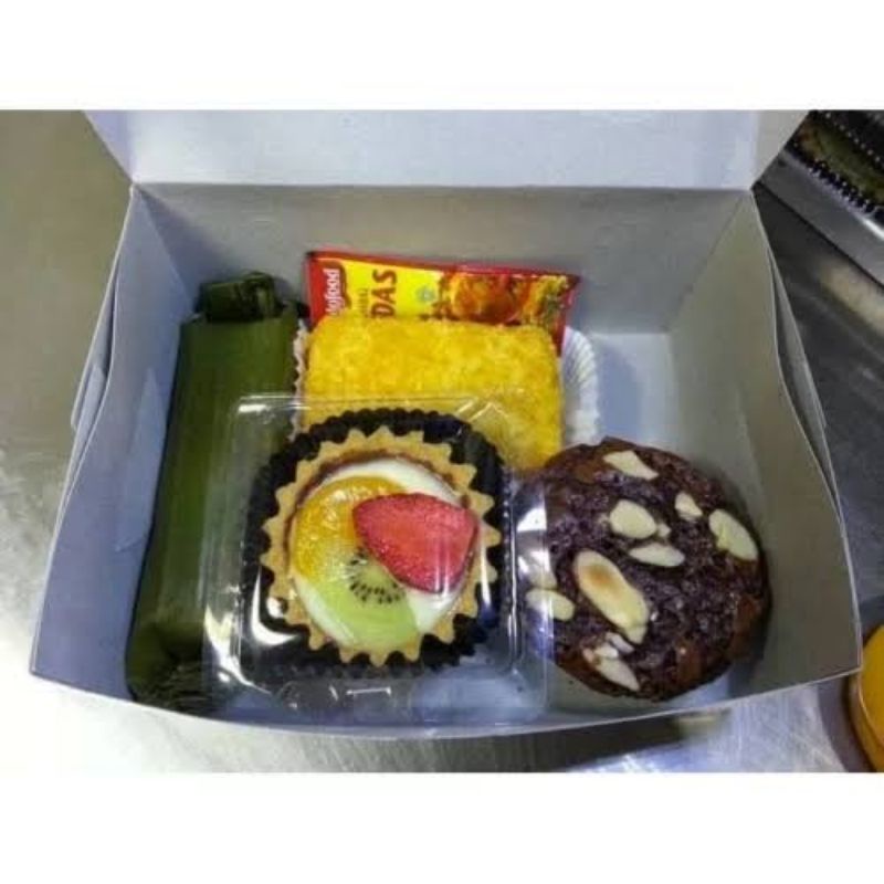 

Snack Box isi 4 kue Termurah Halal