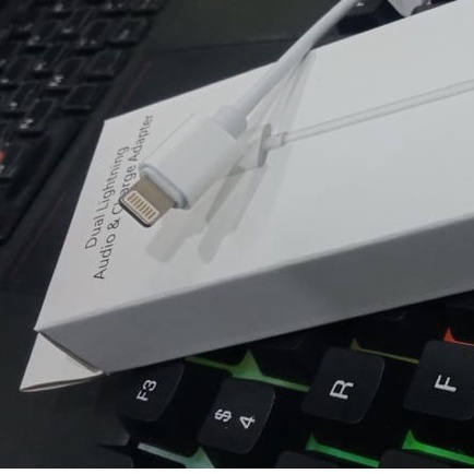 Lightning Iphone To 3.5mm / Dual Lightning Audio &amp; Charge Adapter