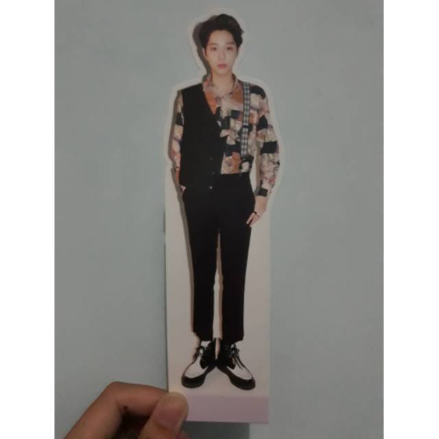 Standee Lai Guanlin wanna ver