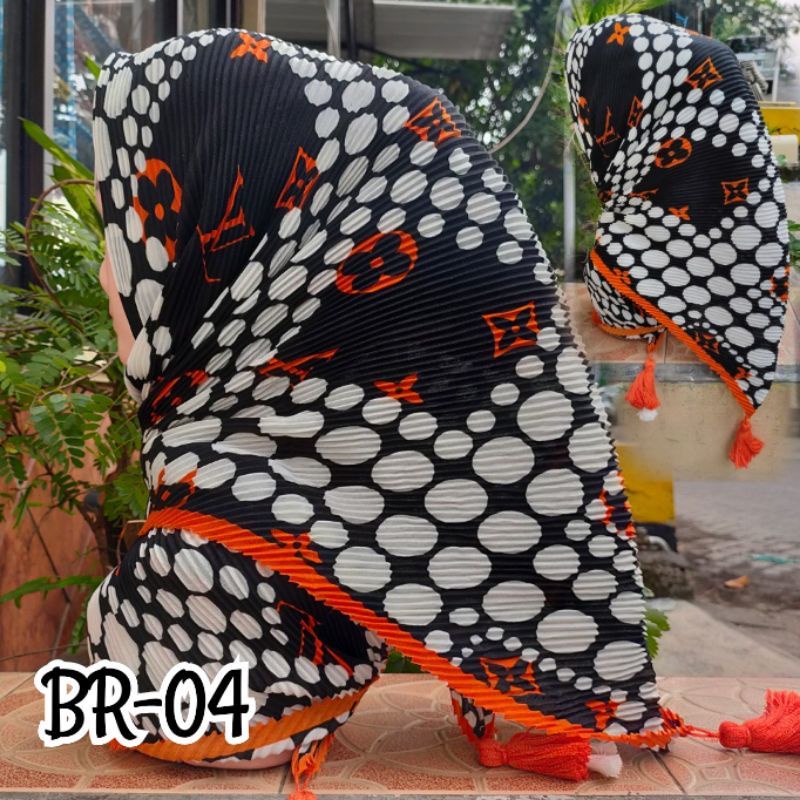 HIJAB SEGI EMPAT PLISKET MOTIF JAMBUL
