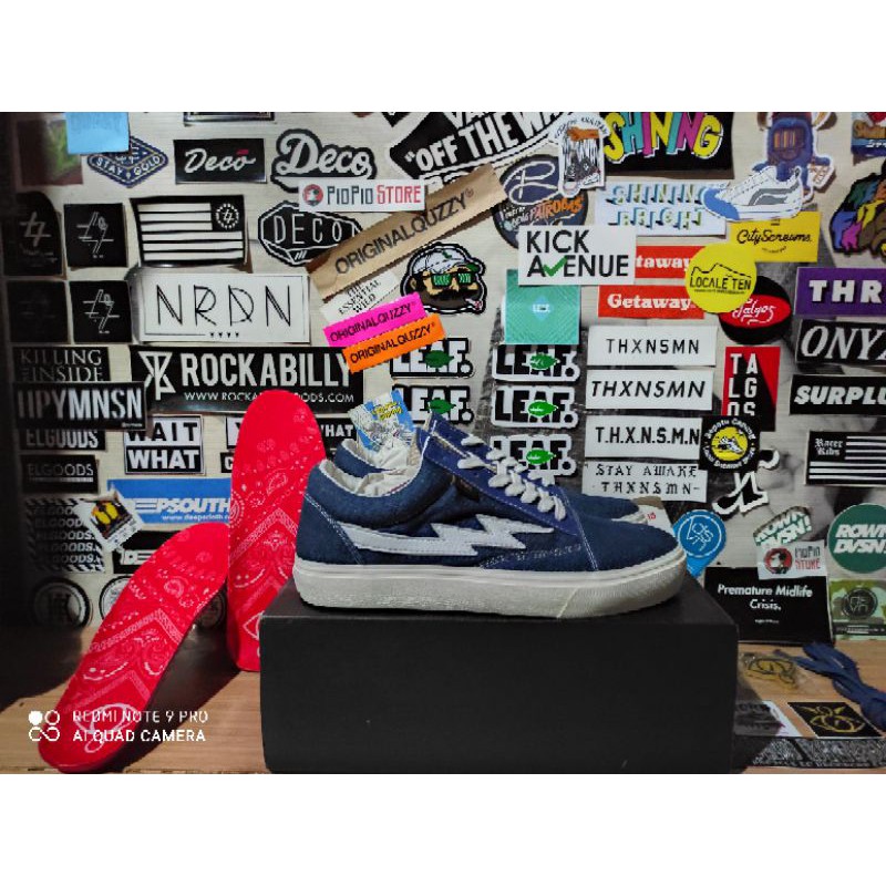 WORD DIVISION X TEARING EYE (ISSER JAMES)