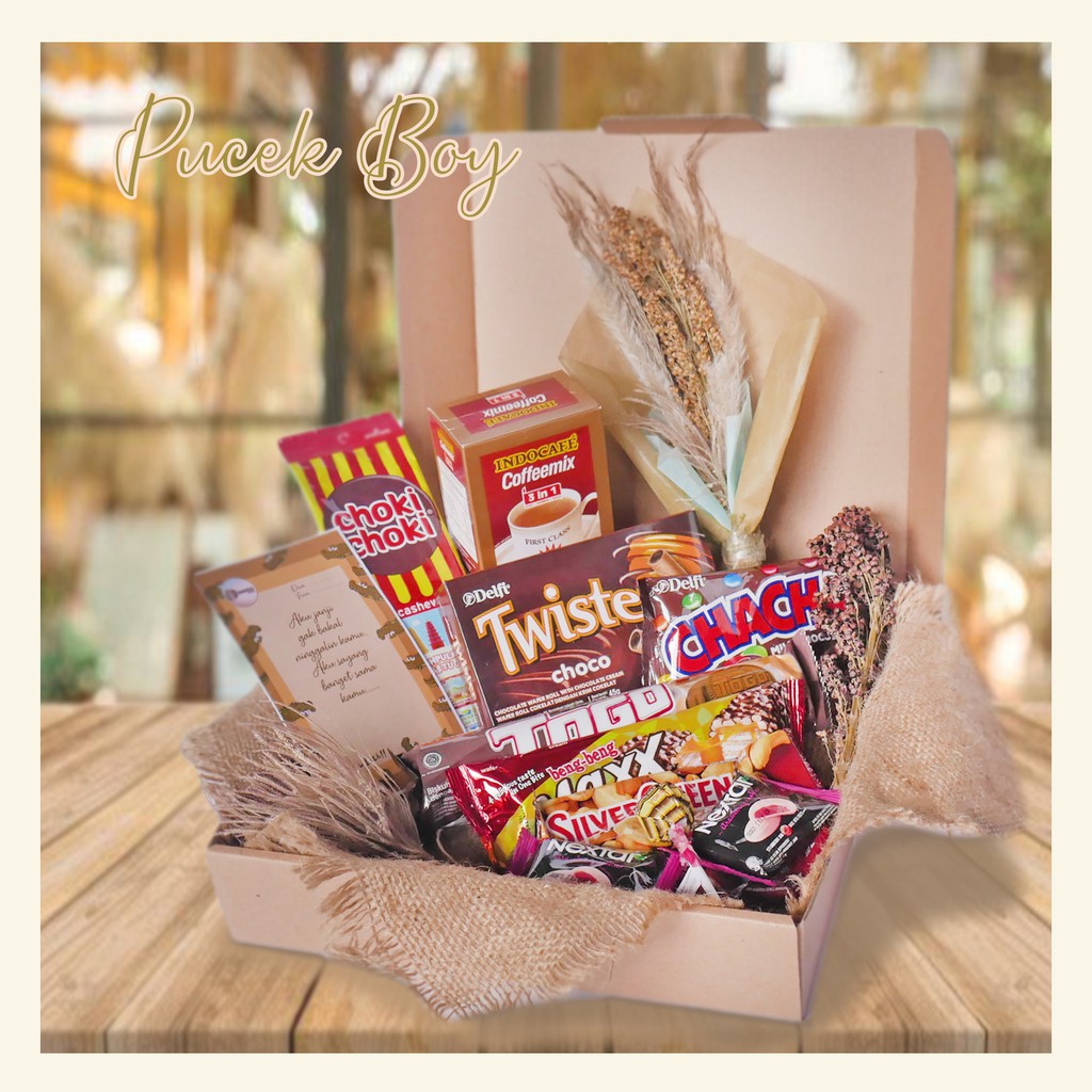 

Kado Hadiah untuk Cowok Hampers Snacks Dark Chocolate dan Buket Bunga