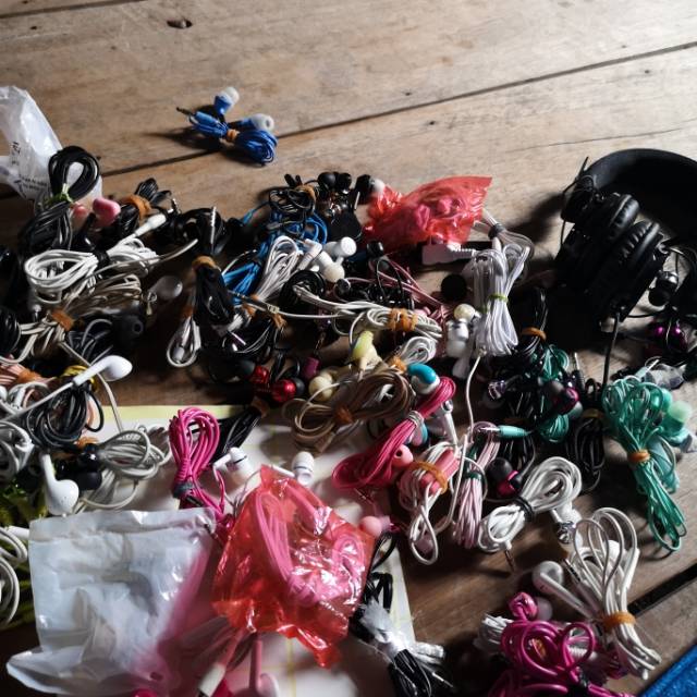 Iem earbuds hasil lelang wakh