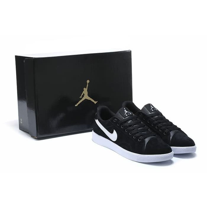 nike air jordan black suede