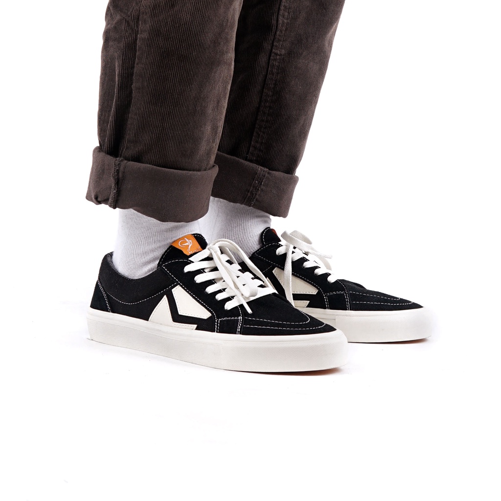Moofeat Bill - Sepatu Sneakers Pria Suede Hitam Putih-7