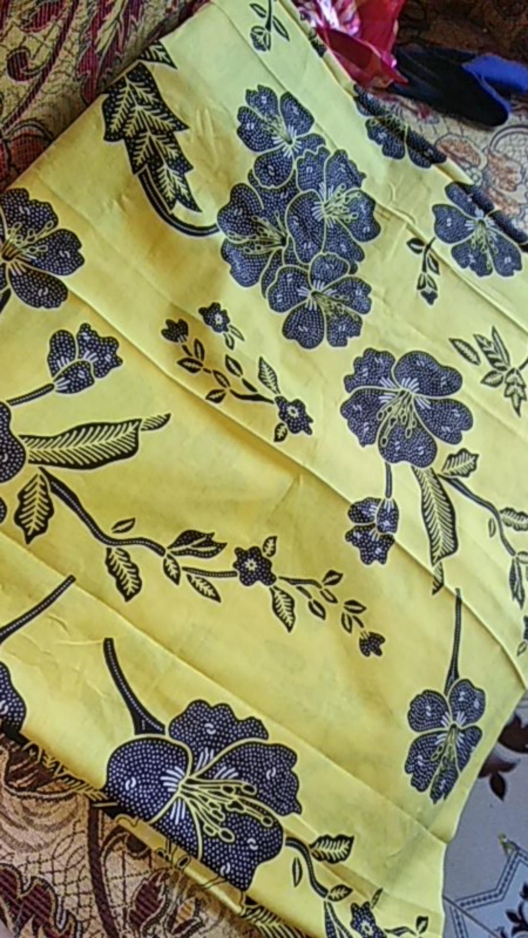 Kain Batik Solo Motif Bunga Kertas Dasar Hijau Pupus (primissima)
