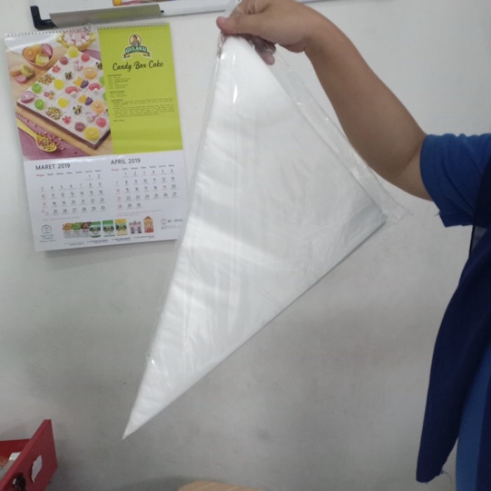 

KUE-PENGHIAS-ALAT- PLASTIK SEGITIGA BESAR 10PCS -ALAT-PENGHIAS-KUE.