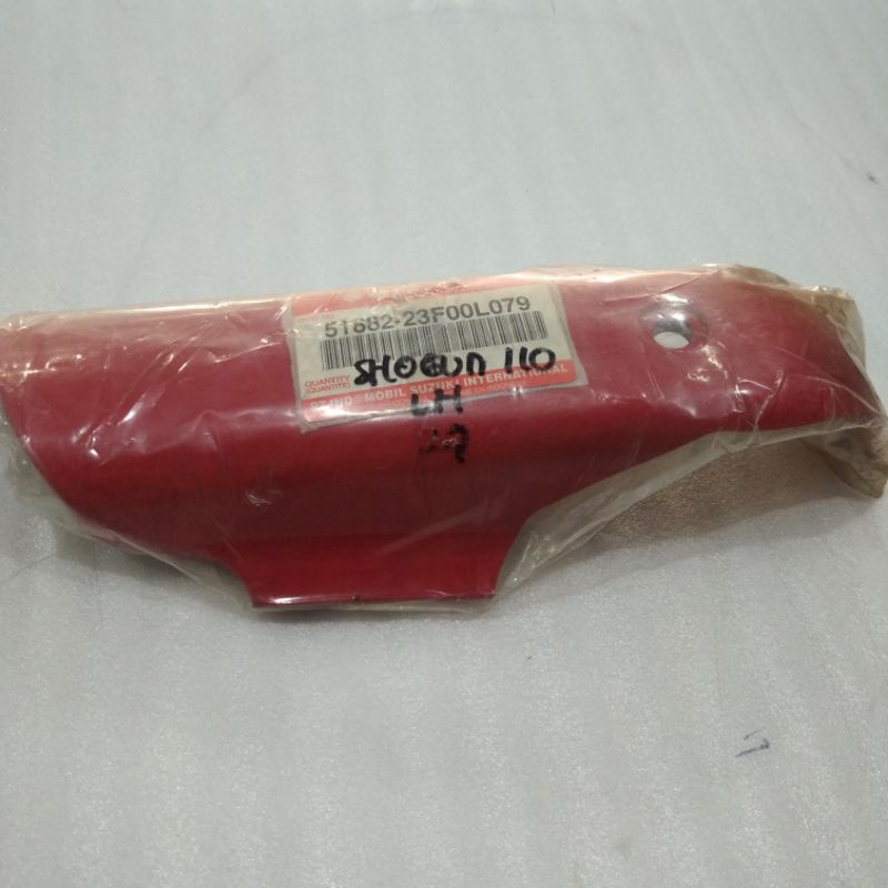 TUTUP SPAKBOR DEPAN SHOGUN 110 MERAH KIRI ORIGINAL 51882-23F00L079