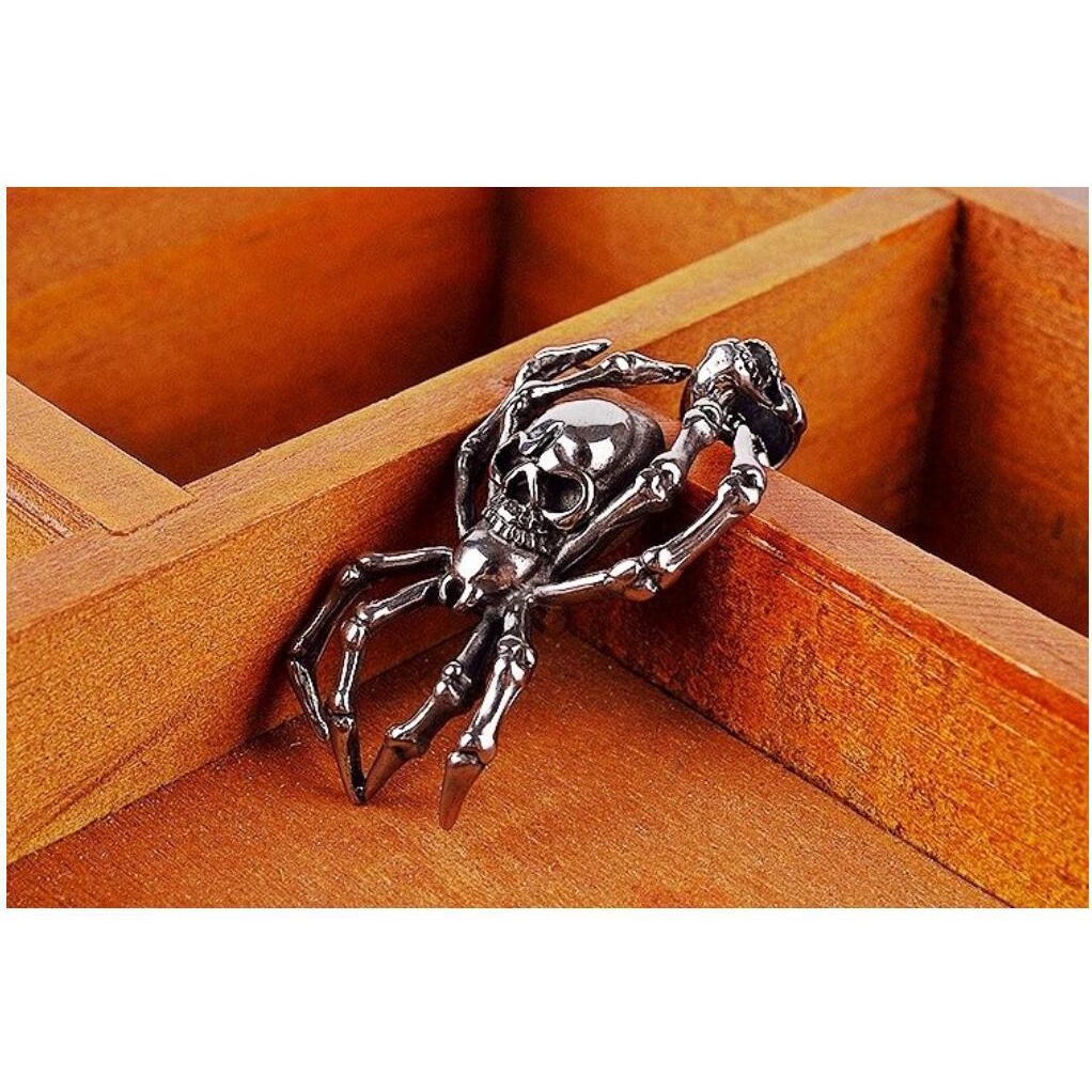 Kalung Liontin spider Tengkorak Baja Titanium fashion Pria Perhiasan Liontin Pria Trendi