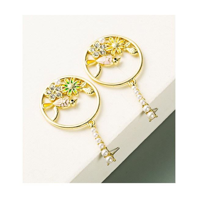 LRC Anting Tusuk Fashion Golden Magpie Flower Alloy Diamond Earrings P59684