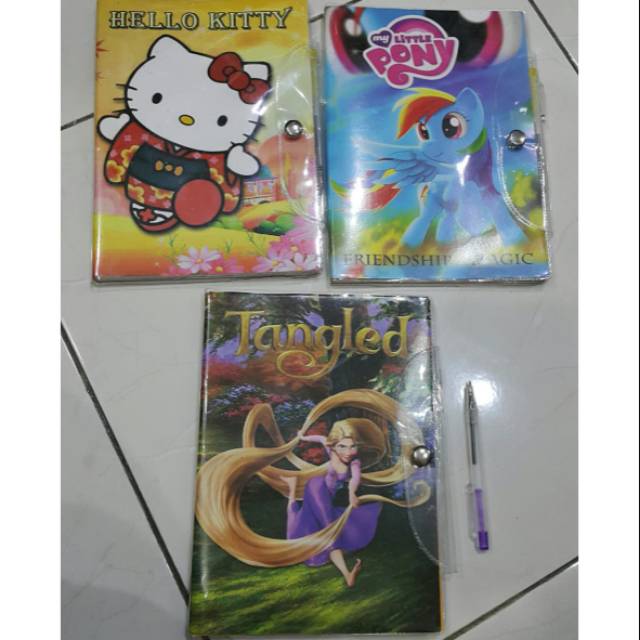 

NoteBook / Diary A5 Kancing + Pulpen KITTY PONY TANGLED