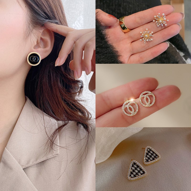 Anting Bentuk Bulat Motif houndstooth Warna Hitam Gaya Korea Untuk Aksesoris