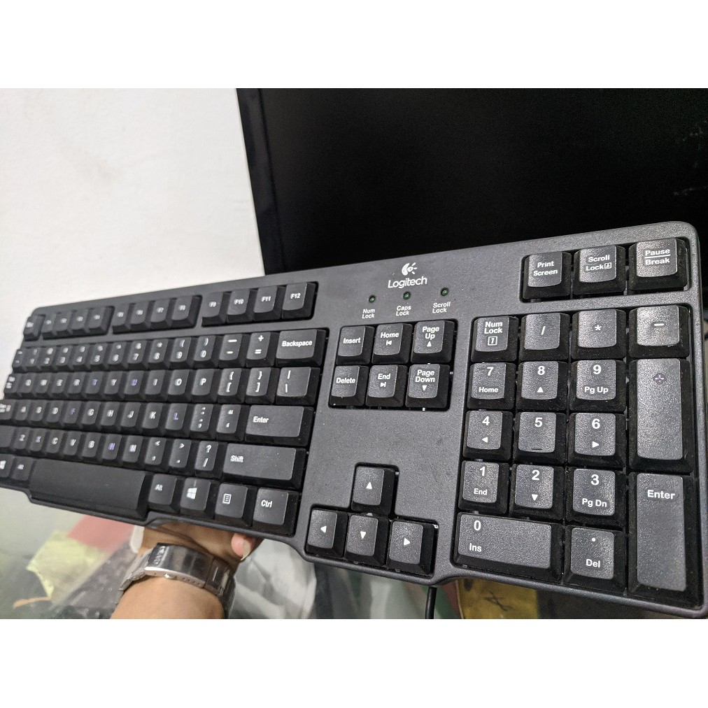 Keyboard logitech colokan ps2 normal