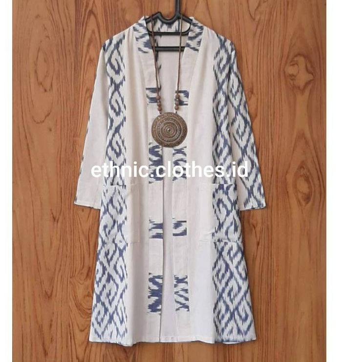 Banyak Dipakai.. long outer batik tenun toraja putih elegant