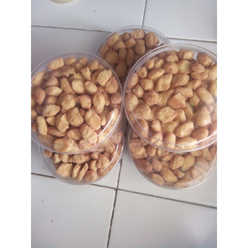 

kue biji ketapang