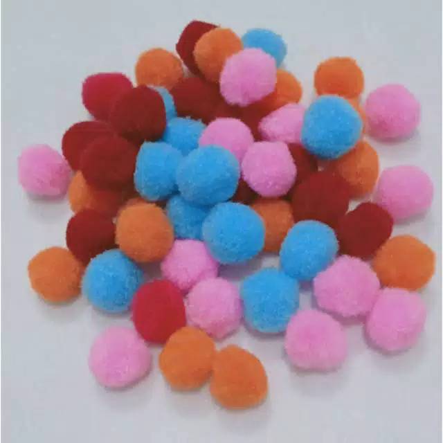 

Pom pom ukuran 2cm