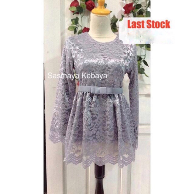 Kebaya peplum kutubaru brokat brukat wisuda lamaran pinguin brokat brukat lace silver abu grey sasma