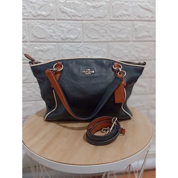 coach kelsey medium with contrast trim peabble leather preloved