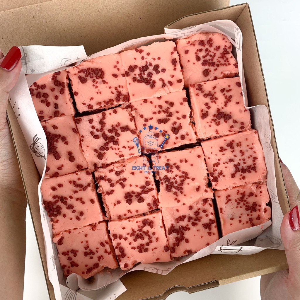

Brownies Redvelvet Creamcheese with Crumble (Uk. 20x20 )