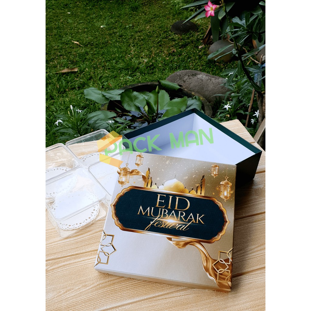 

Kotak Kue Lebaran Kotak Putih Emas 22 x 22 x 8 ( P X L X T )