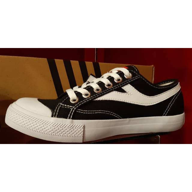 Sepatu runner