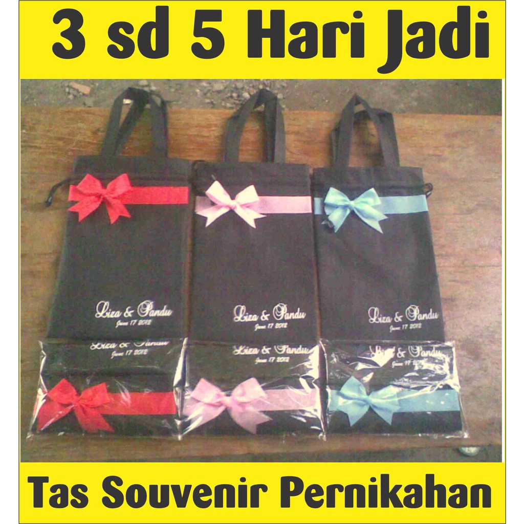 

Tas Souvenir Pernikahan custom desain proses kilat bahan spunbond dan blacu dan kanvas ukuran 20 x 25