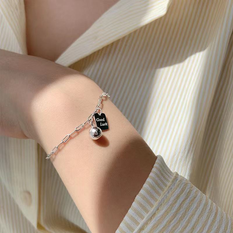 Gelang Rantai Tipis Liontin Persegi Tulisan Good Luck Bahan Metal Gaya Korea Untuk Wanita