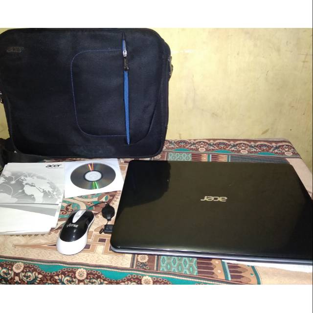 Laptop bekas Acer Aspire E1-471