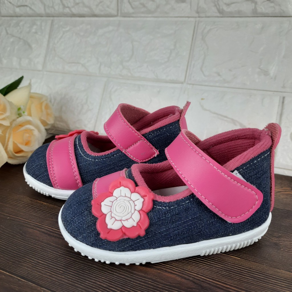 [TAMAN SEPATUKU] SEPATU TRENDY MURAH ANAK PEREMPUAN 1-2.5 TAHUN BUNGA PINGGIR BUNYI  CIT-CIT FAX21