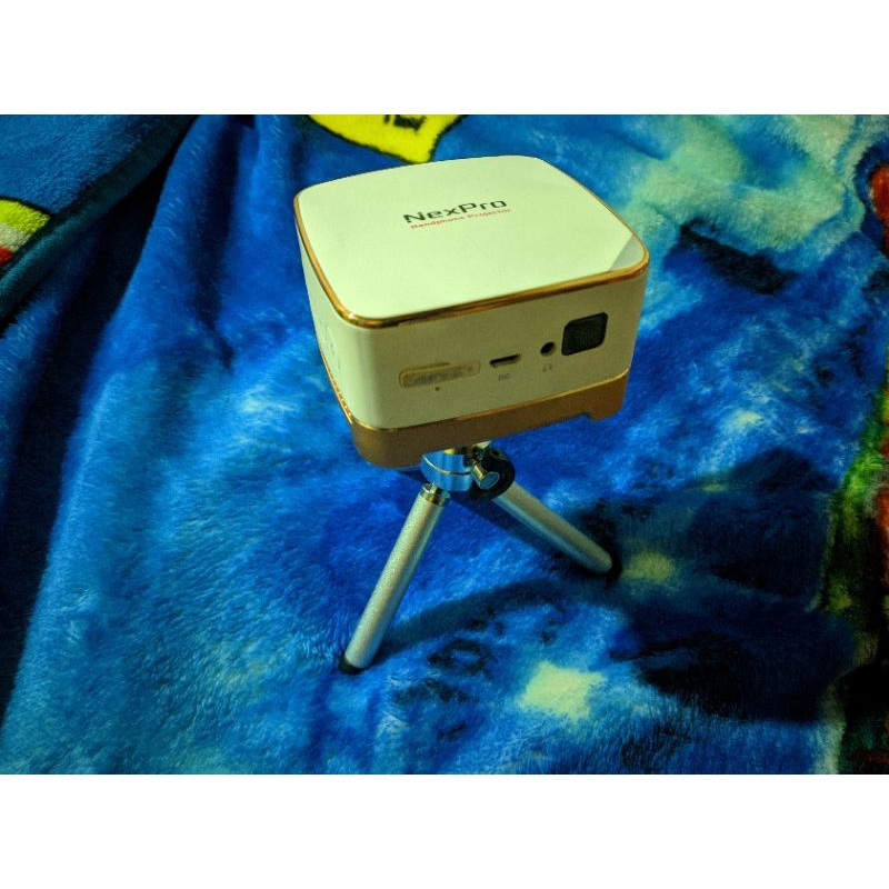 Proyektor Mini NEXPRO untuk HP/laptop/komputer