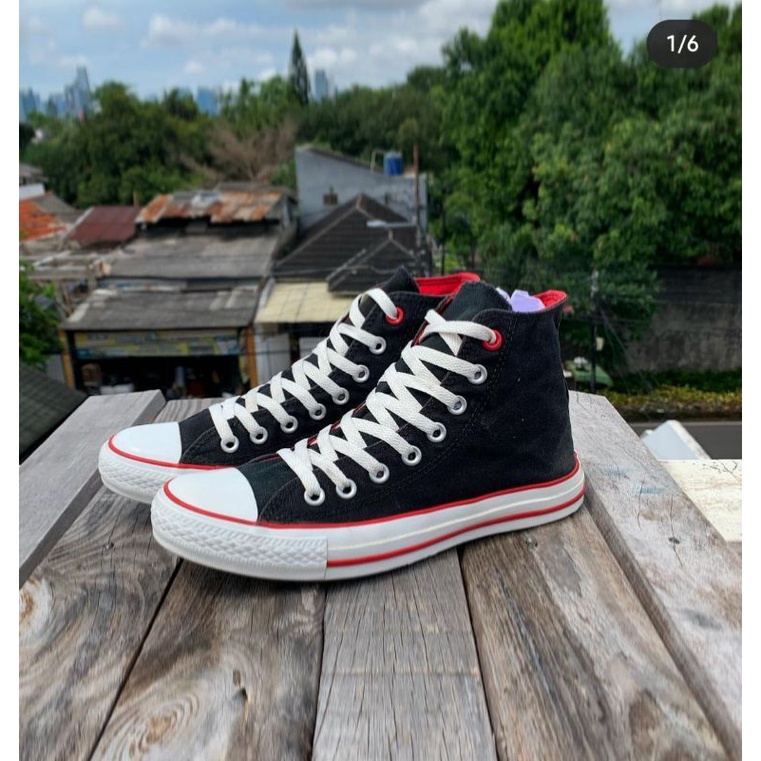Converse BW Red Product