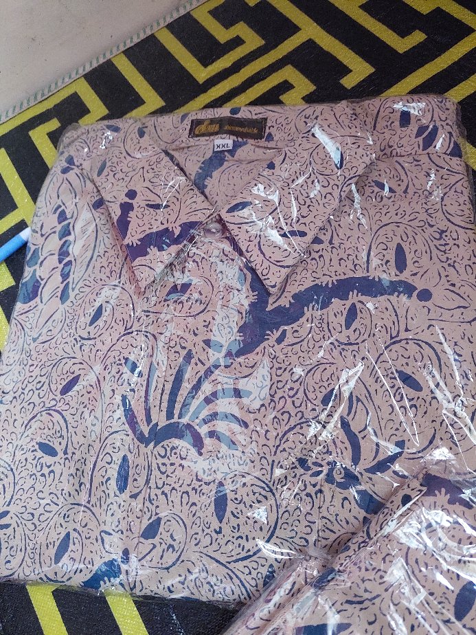 Kemeja Hem Batik Lengan Pendek Jahitan Halus Lawasan Biru Indigo Batik Solo Motif Merak Gupito