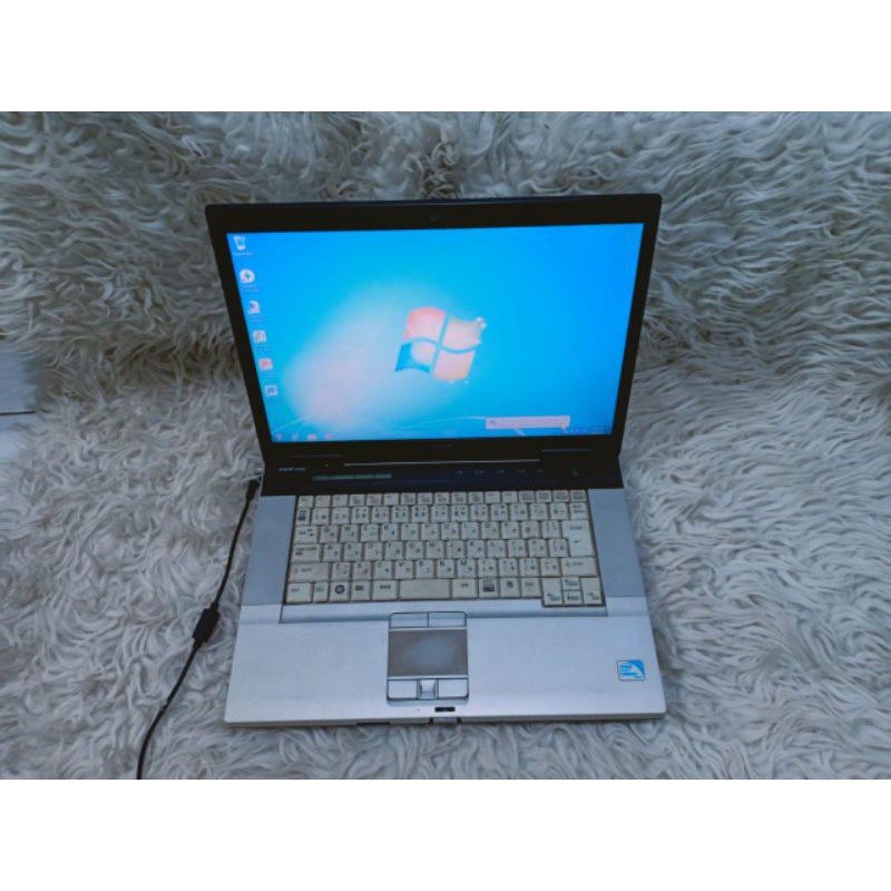 Laptop Fujitsu FMV-E8290 Ram 2gb HDD 320gb intel celeron