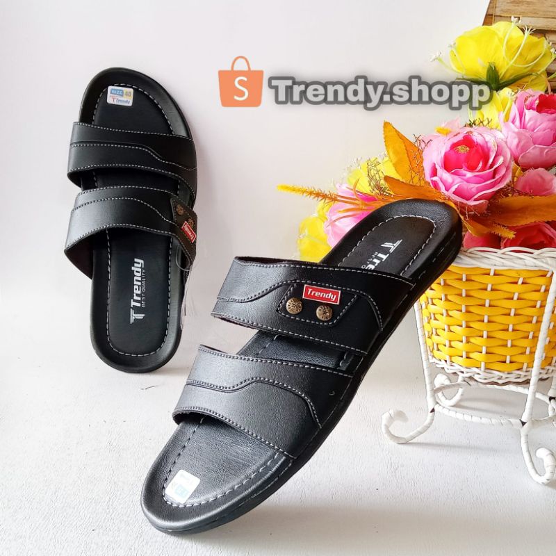 sandal pria trendy / sandal pria dewasa / sandal pria kekinian / sandal cowok terbaru / sandal cowok
