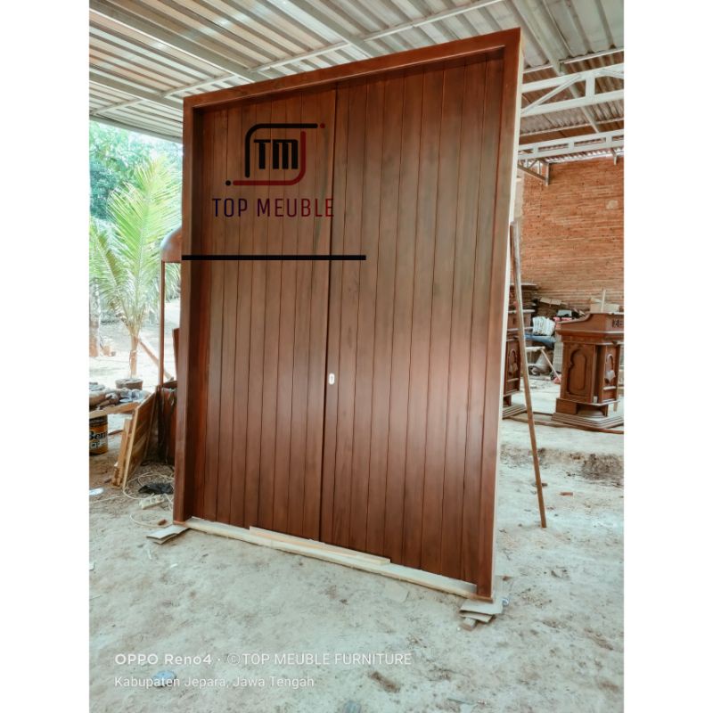 Pintu rumah minimalis kupu tarung