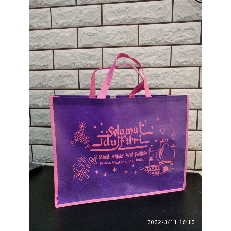 

Tas idul fitri isi 15 pcs ukuran 40x14x30/ tas lebaran/ tas bingkisan lebaran/ tas souvenir lebaran/ tas parcel
