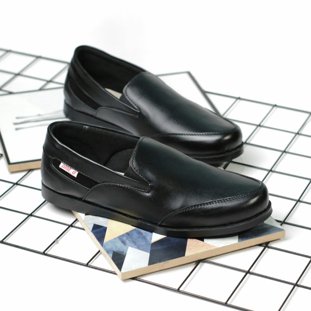 Sepatu Slip On Pria Sepatu Pria Casual Kulit Syntetik Sepatu Kasual Pria Pantofel Kerja Kuliah Semi Formal Original Kekinian Murah Terlaris