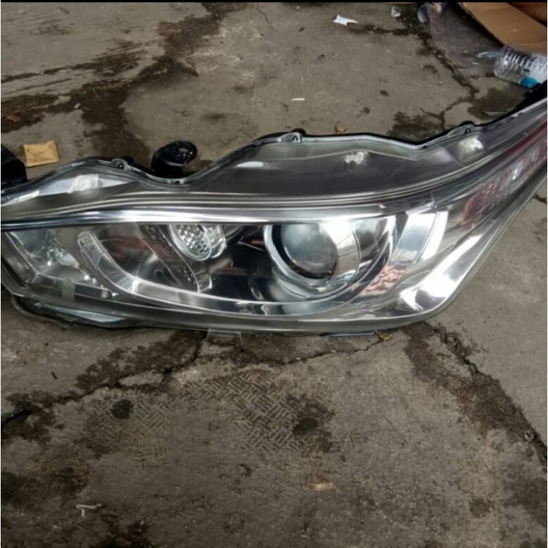 Headlamp Lampu depan Yaris 2016