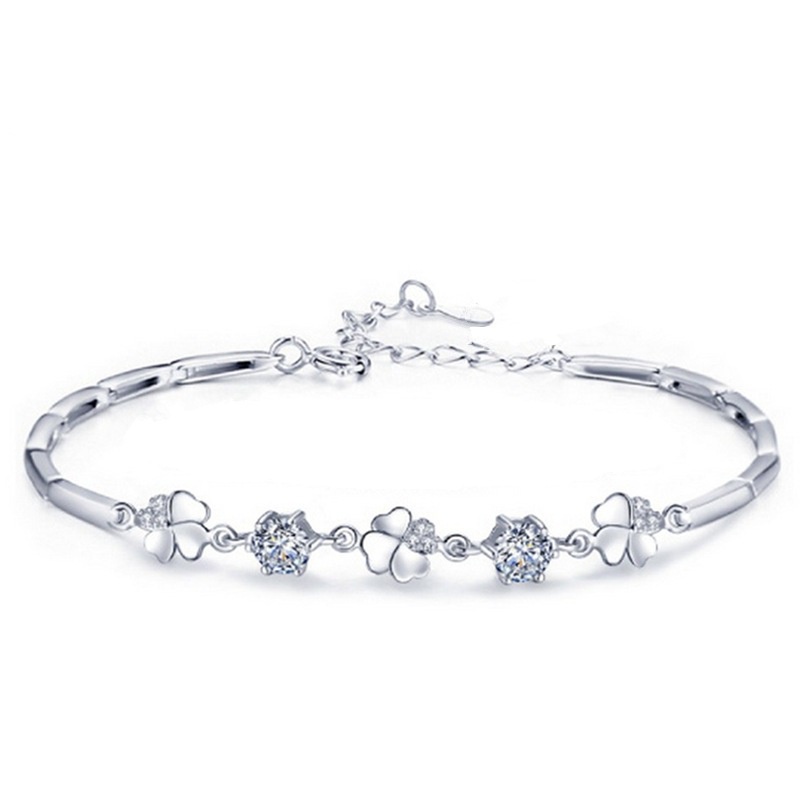 Gelang Bahan 925 Silver Plated Aksen Zircon Bentuk Clover Untuk Wanita