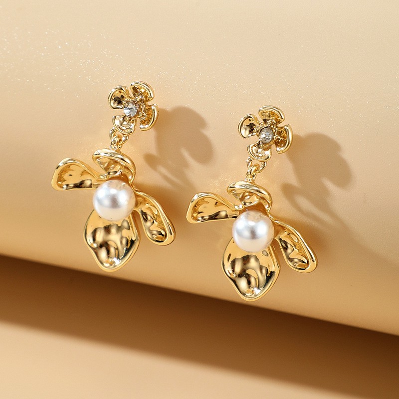 LRC Anting Tusuk Fashion Golden Geometrical Dropped Flower Alloy Hollow K51472