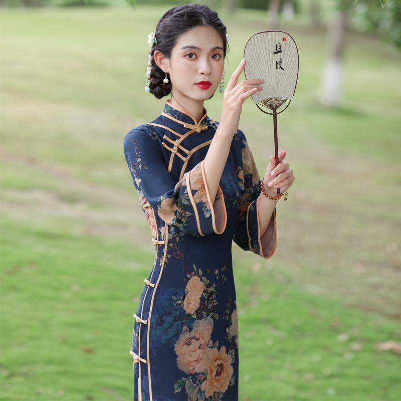 Old Shanghai cheongsam spring 2022 new Chinese style retro temperament elegant improved cheongsam dr