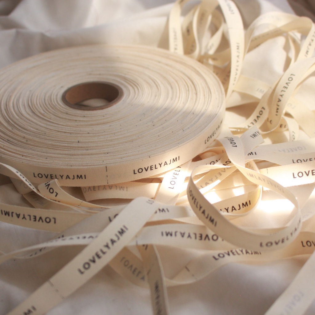 

LABEL KATUN PUTIH TULANG Lebar 5cm CUSTOM Logo Brand Pakaian Hijab Fashion isi 700pcs