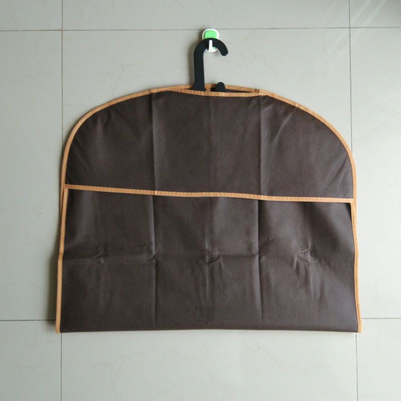 Sarung jas pria / cover jas pria / suit cover / cover gantungan baju jas / pelindung baju jas