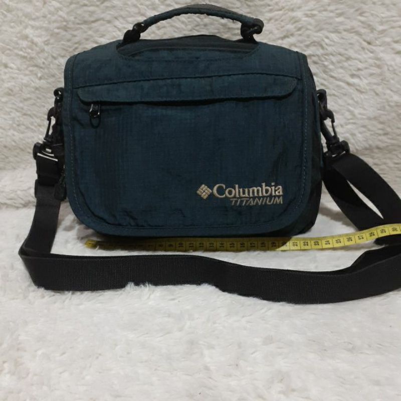 Tas Selempang Second / Preloved / COLUMBIA Titanium Hijau / Bekas