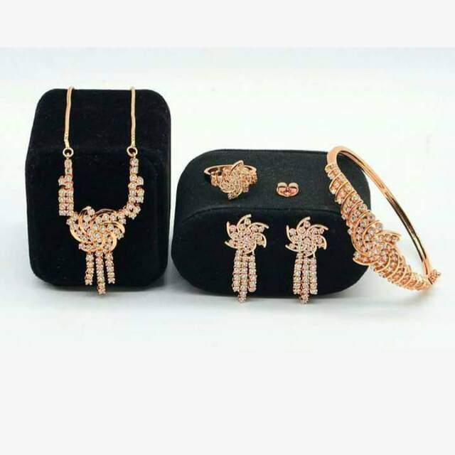 Berlian Tura kipas replika